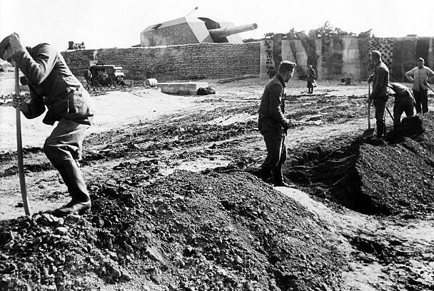 Строительство Западной стены. 1940 г. 