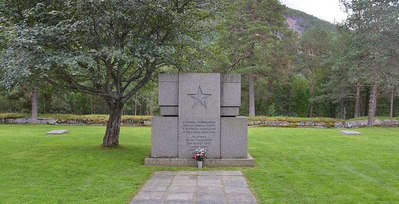 Памятник на югославском кладбище в Ботне.