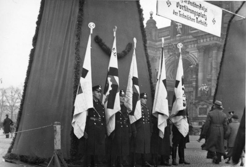 Подразделение TeNo на празднике дня немецкой полиции. 1939 г. 