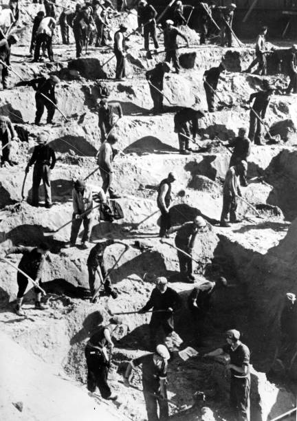 Строительные работы организации Тодта на Западном фронте. 1942 г.
