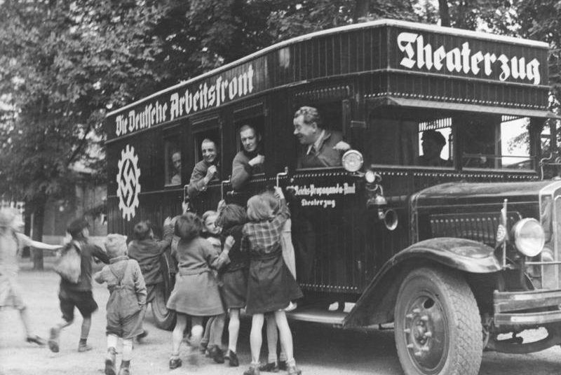 Путешествие автобусом DAF. 1936 г.