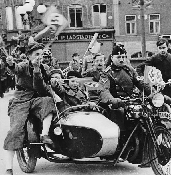 Мотоциклисты NSKK во время «аншлюса» Австрии. 1938 г.