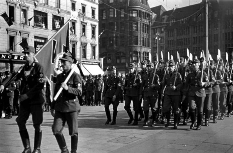 Члены DAF на параде. 1938 г.