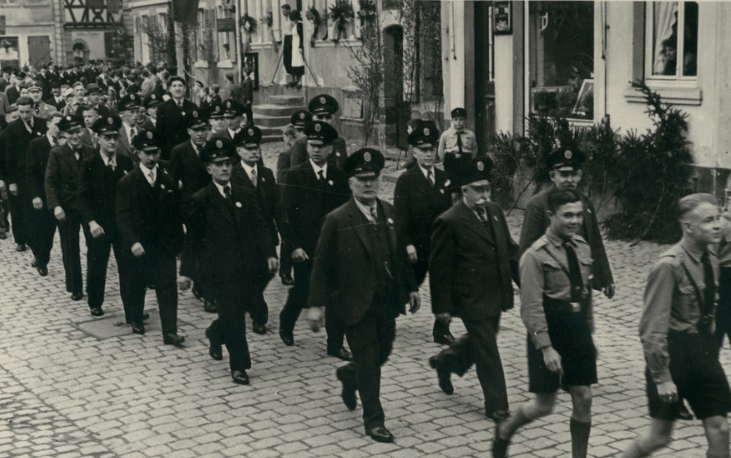 Члены DAF на параде. 1938 г. 