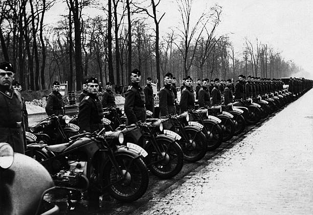 Мотоциклисты NSKK на открытии Международного автосалона. 1939 г. 