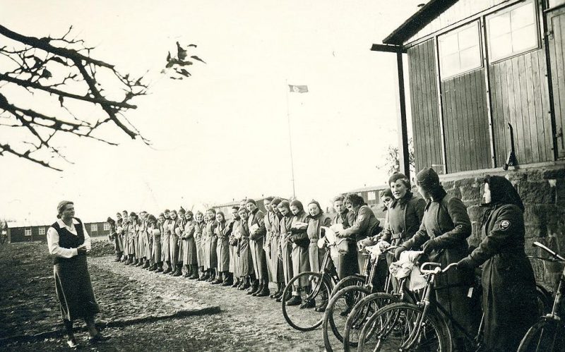 Лагерь женской трудовой службы Рейха в Берфельдене. 1939 г.