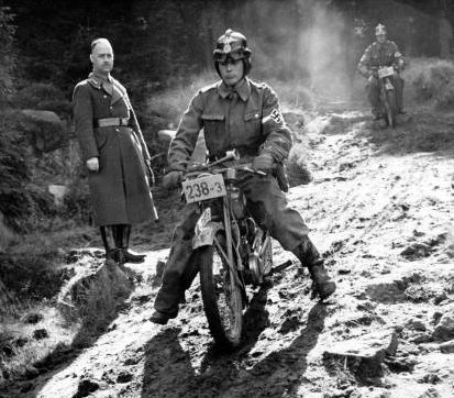 Тренировки мотоциклистов NSKK. 1941 г. 