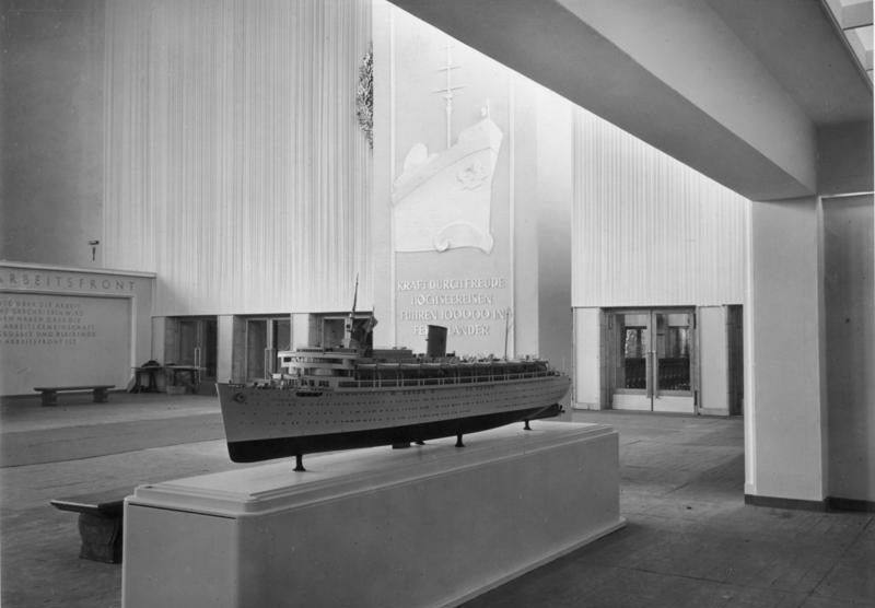 Выставочный зал DAF. 1938 г. 
