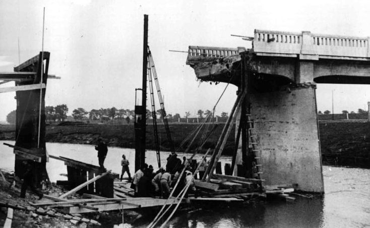 Подразделение TeNo на восстановлении моста. 1944 г.