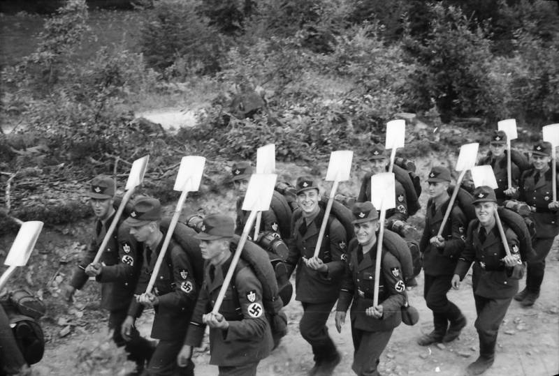 Бойцы Германского трудового фронта. 1938 г. 