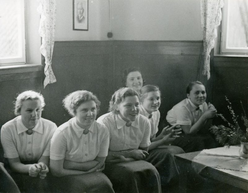 Горничные в имперском лагере в Корбахе. 1938 г.