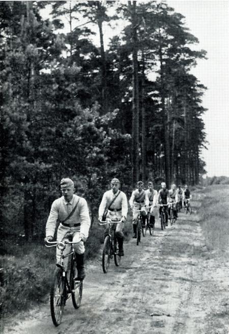 Бойцы RAD с велосипедами. 1939 г. 