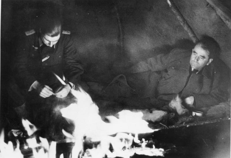 Альберт Шпеер (справа) в Финляндии зимой. 1943 г.