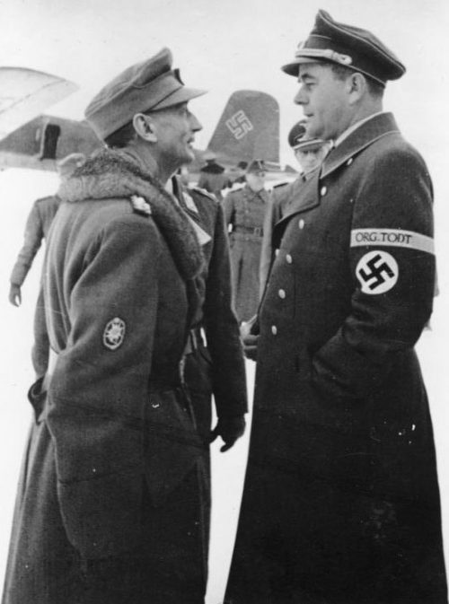 Эдуард Дитль и Альберт Шпеер в аэропорту Рованиеми. Финляндия 1943 г.