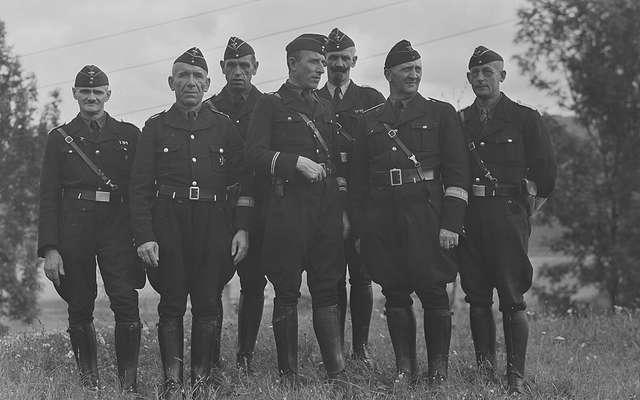 Сотрудники в униформе DAF. 1943 г. 