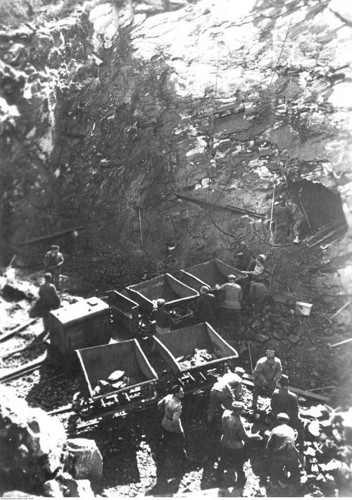 Строительство бомбоубежищ для немецких зенитно-артиллерийских батарей на побережье Норвегии. 1944 г.