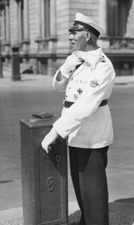 Офицер дорожной полиции.1937 г.