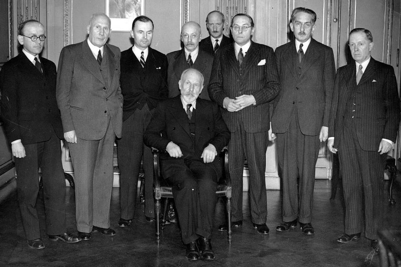 Премьер-министр Томаш Арцишевский с польским правительством в изгнании, 1944 г.