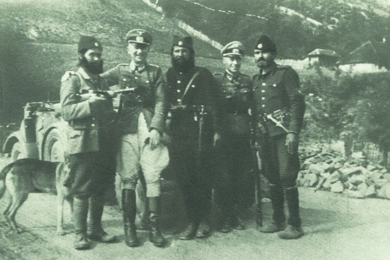 Немецкие таможенно-пограничные стражники с сербскими четниками.