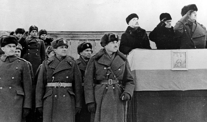 Генерал Владислав Андерс инспектирует роды войск Войска Польского в СССР. 1942 г.