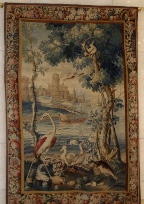 Французский гобелен XVIII века под названием «Берег залива с водоплавающими птицами» из коллекции Геринга в Боннской канцелярии.