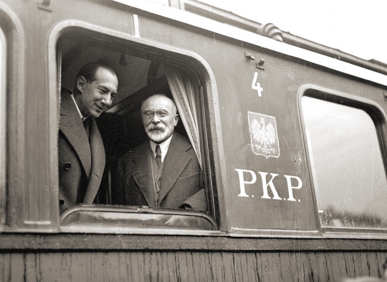 Министр иностранных дел Франции Барту с Беком в окне вагона. Краков, 1934 г.