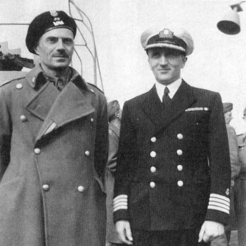 Генерал Андерс из 2-го Польского корпуса и капитан Зигмунт Дейчаковский на палубе MS Batory. 1943 г.