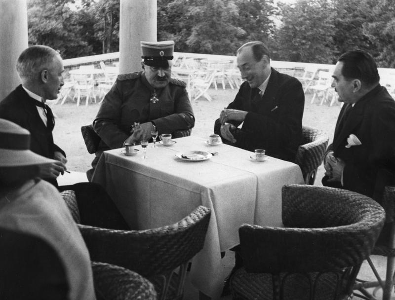 Встреча Юзефа Бека с членами правительства Югославии. 1936 г. 