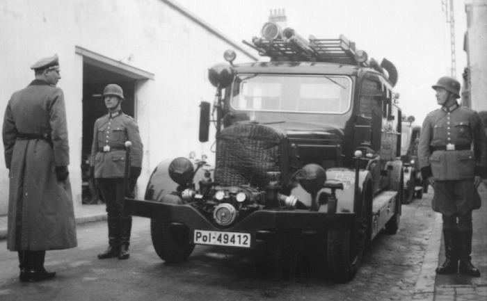 Офицеры пожарной полиции во Франции. 1940 г. 