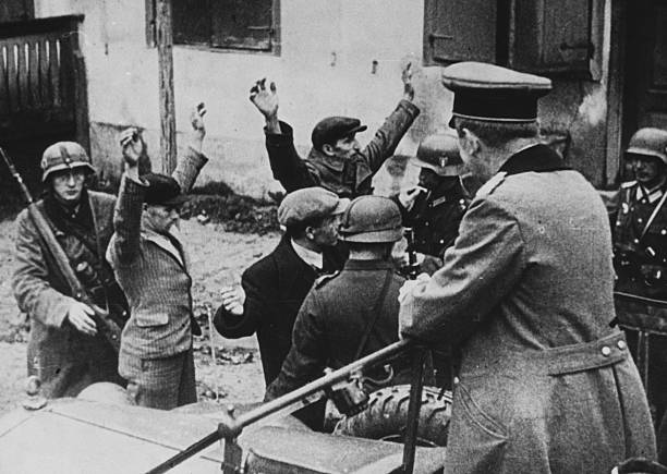 Рейд немецкой полиции в Кракове. 1941 г. 