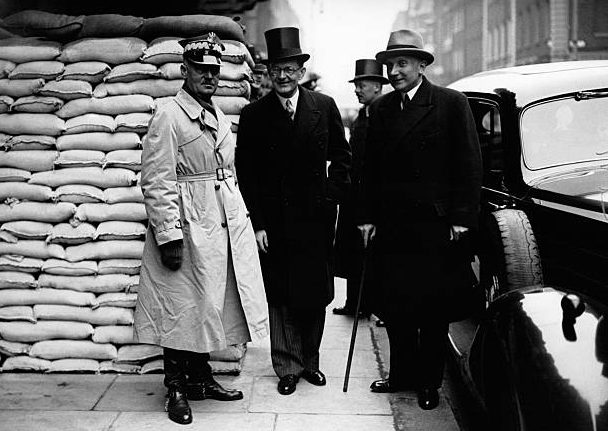 Генерал Сикорский, премьер-министр Польши, граф Рачинский, посол Польши в Лондоне и Аугуст Залески. Лондон, 1939 г. 