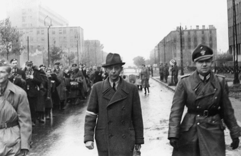 Генерал Тадеуш Бор-Коморовский после капитуляции Варшавского восстания. 1944 г.