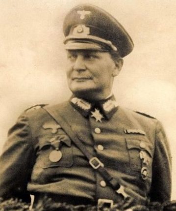 Геринг в полевой форме фельдмаршала.