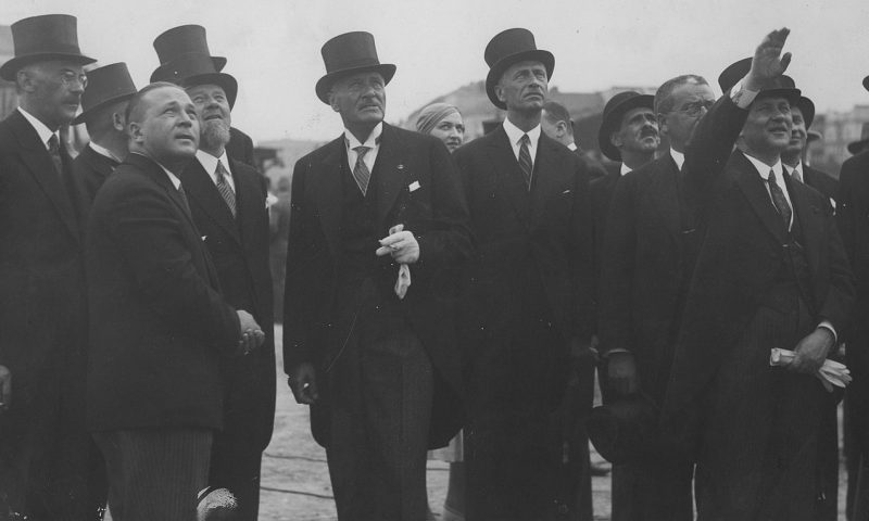 Спикер Сената Владислав Рачкевич на церемонии открытия авиалинии Варшава-Вильнюс-Рига-Таллинн. 1932 г.
