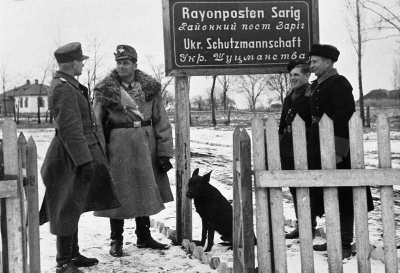 Офицер немецкой Полиции Порядка под Киевом. 1942 г.
