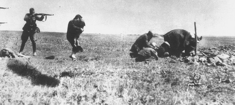 Убийство евреев в Ивангороде айнзатцгруппой SiPo. 1942 г.