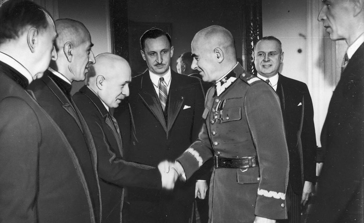 Президент Всемирной ассоциации поляков за рубежом Владислав Рачкевич с делегацией на встрече с маршалом Эдуардом Смиглы-Рыдзом в Варшаве. 1939 г. 