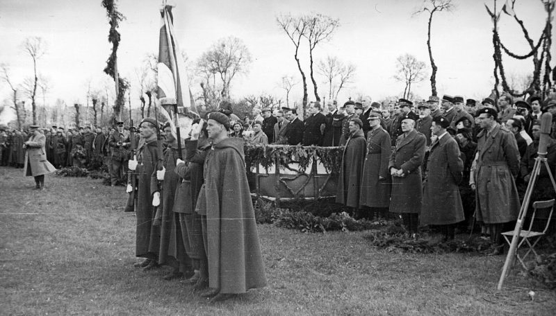 Президент Республики Польша Владислав Рачкевич и генерал Владислав Сикорский на смотре польских частей во Франции. 1940 г.