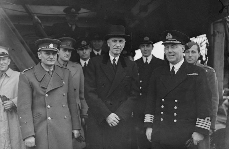 Президент Владислав Рачкевич на борту подводной лодки ВМС Польши ORP Wilk (Волк) во время инспекции польских подводных лодок. 1940 г. 