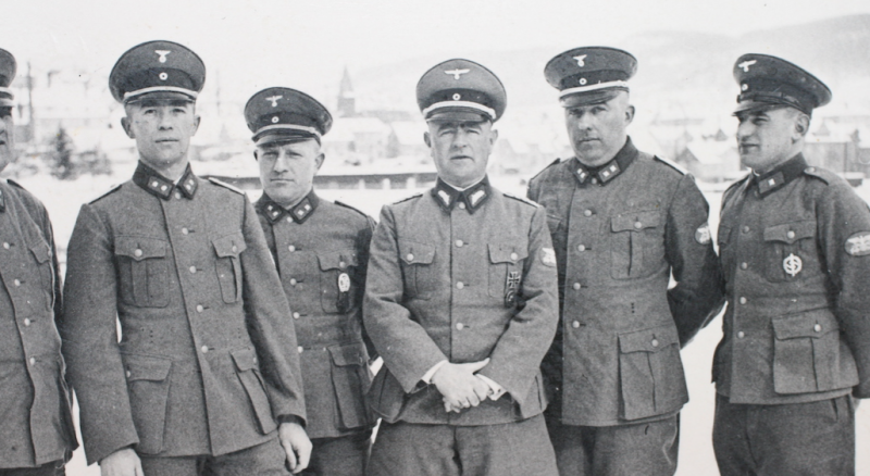Офицеры и служащие почтовой охраны. 1944 г.