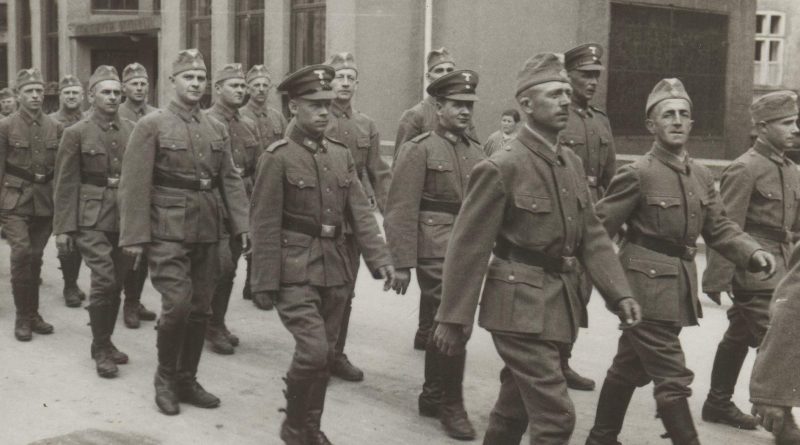 Офицеры и служащие почтовой охраны. 1944 г. 