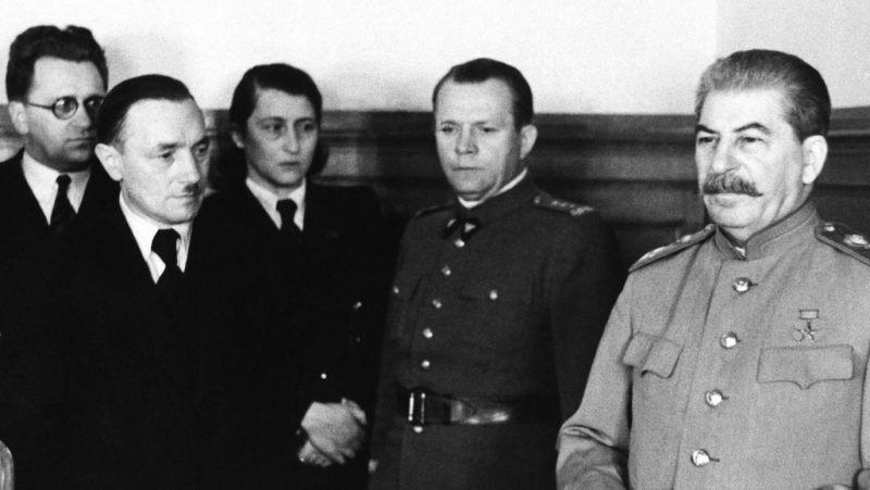 Иосиф Сталин, Михал Роля-Жимерский, Ванда Василевская, Болеслав Берут. Москва, 1945 г.