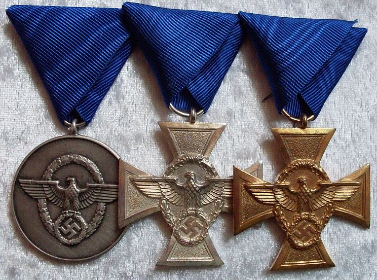 Полный наградной ряд медали «За верную службу в полиции».