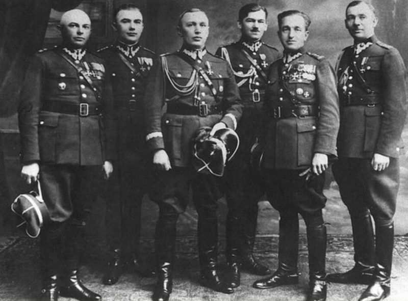 Бригадный генерал Францишек Сикорский с офицерами 9-й пехотной дивизии. 1940 г.