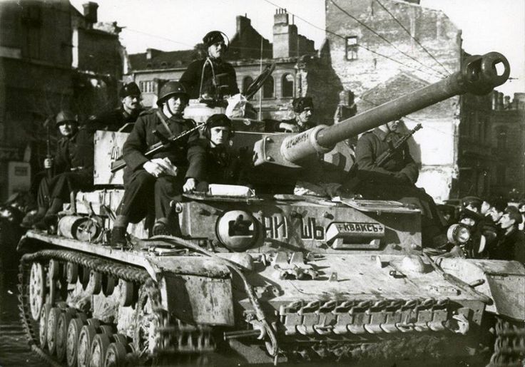Болгарские войска входят в Ниш, Сербия. Октябрь 1944 г.