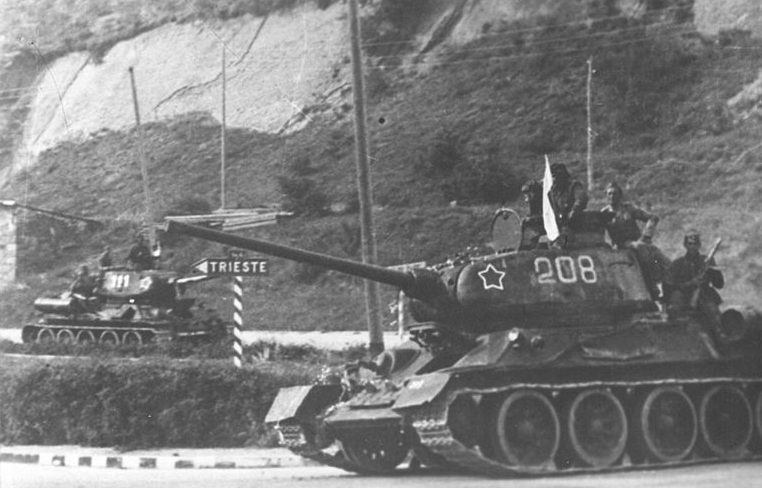 Танки 4-й югославской армии в Триесте.