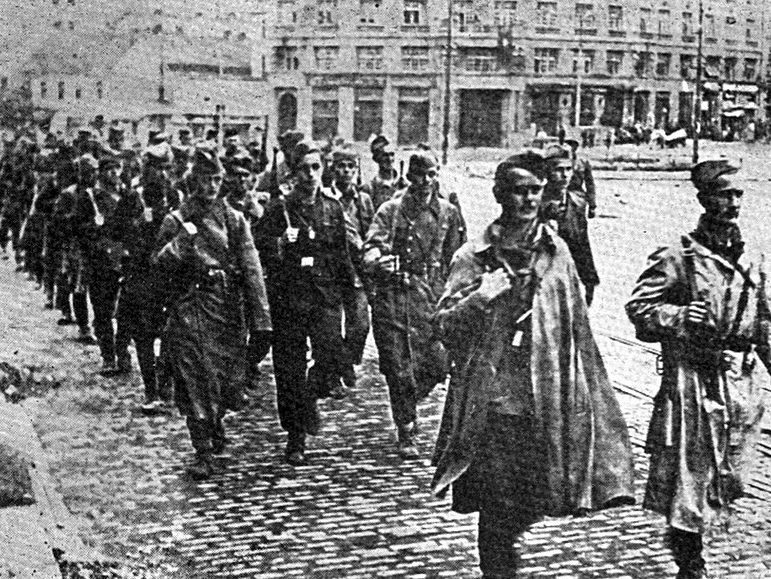 Югославские партизаны в освобожденном Белграде. Октябрь 1944 г.