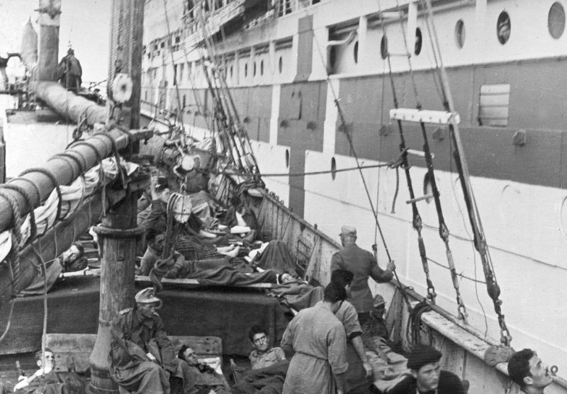 Раненые африканского корпуса на борту корабля. Январь 1942 г.