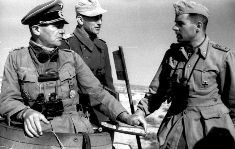Немецкие офицеры в Северной Африке. Апрель 1942 г. 