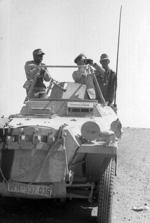 Роммель в командирской машине. Северная Африка, июнь 1942 г. 